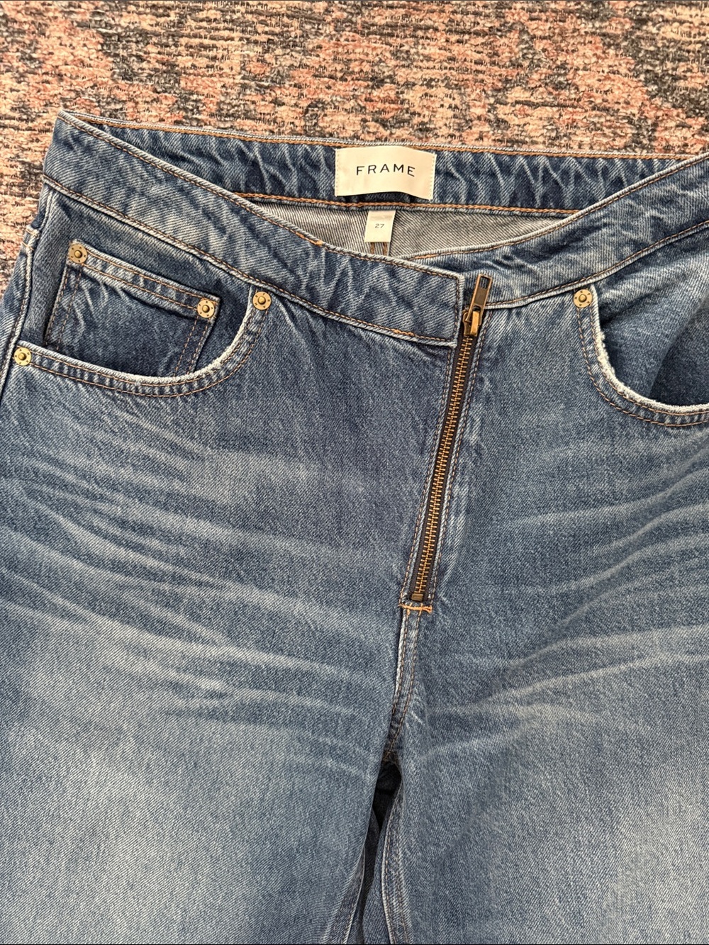 FRAME Angled Zipper Barrel Jeans in Rhode (27) - Picture 5 of 7